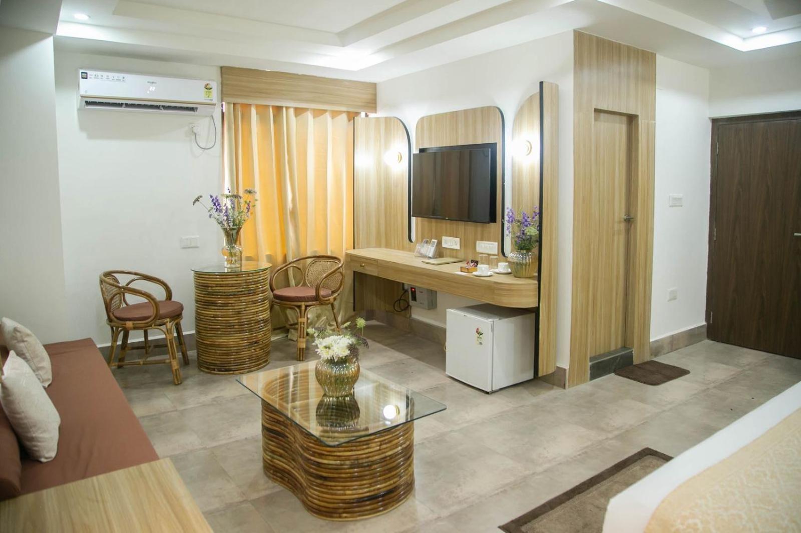 Hotel Lake Shilloi Dimāpur エクステリア 写真
