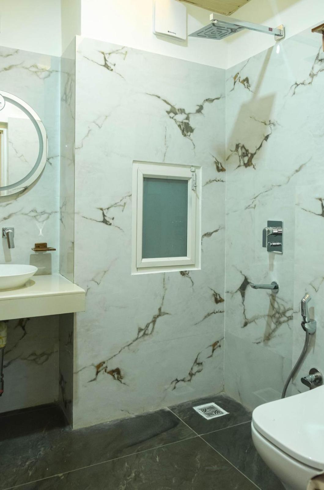 Hotel Lake Shilloi Dimāpur エクステリア 写真
